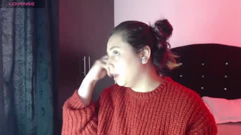 ana_arms_ online show from April 7, 3:34 pm