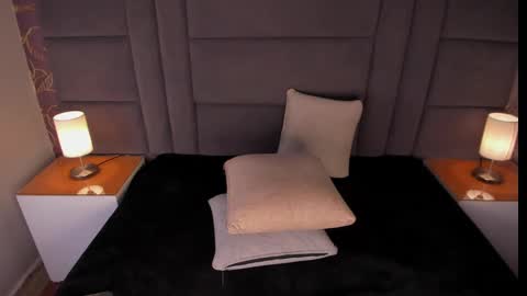 Ana  online show from February 4, 6:06 pm