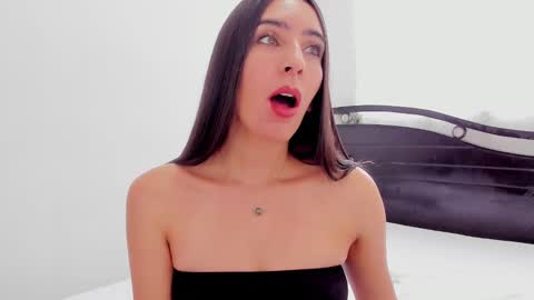 Snapshot of ana_castilo chatting on January 31, 12:18 pm Ana  IG an castillo 1 online show from January 31, 12:18 pm