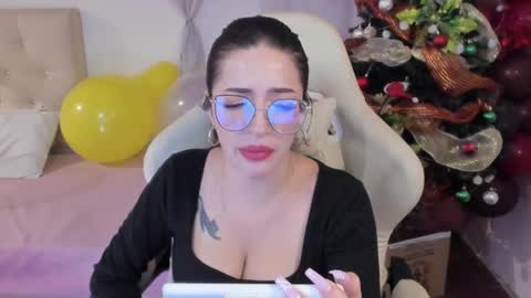 Im anna but you can call me as you want online show from December 23, 10:01 pm