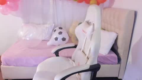 Im anna but you can call me as you want online show from March 7, 2:15 am