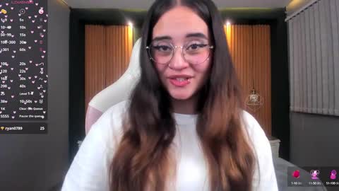 Snapshot of ana_taylor2 chatting on December 12, 8:10 pm Ana online show from December 12, 8:10 pm