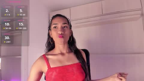 anaacollins_ online show from November 17, 11:38 am