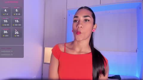 anaacollins_ online show from February 4, 11:38 am