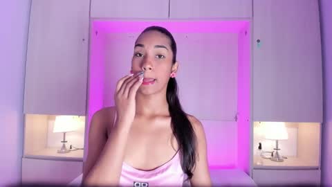 anaacollins_ online show from March 27, 12:05 pm