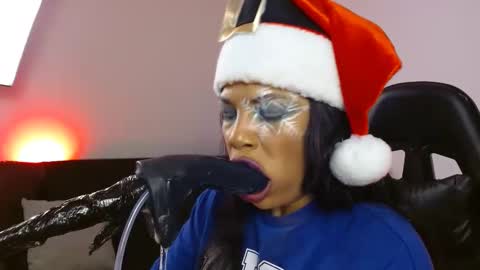 Snapshot of anabel693 chatting on December 5, 7:38 am anabel alice gandara online show from December 5, 7:38 am