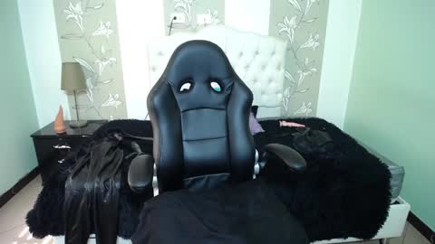 Snapshot of anabella_thompson chatting on January 17, 2:39 pm Anabella online show from January 17, 2:39 pm