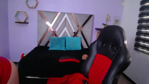 Snapshot of anabella_thompson chatting on October 16, 11:44 am Anabella online show from October 16, 11:44 am
