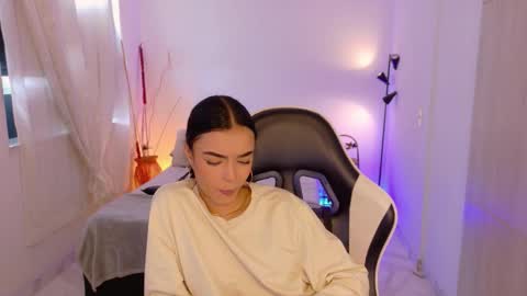 ANABEL WOLF  online show from November 29, 3:37 pm