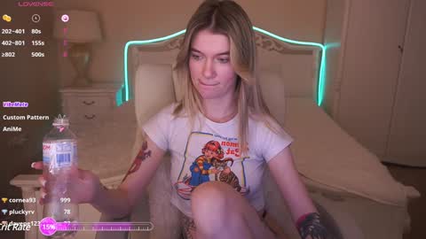 Snapshot of anacondaon chatting on December 25, 5:26 pm Nika online show from December 25, 5:26 pm