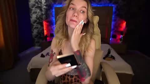 Snapshot of anacondaon chatting on February 9, 9:58 am Nika online show from February 9, 9:58 am