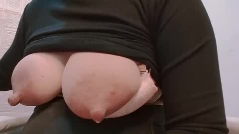 anacutieee online show from February 12, 1:44 am