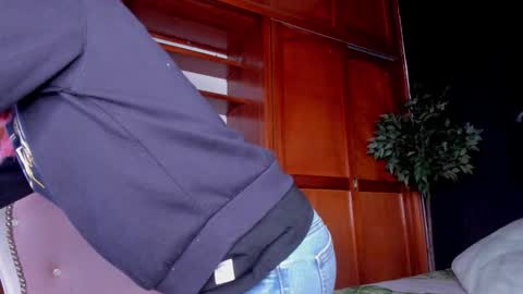 Anahi online show from December 16, 3:22 am