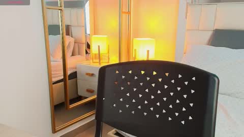 Anahi  online show from January 11, 7:30 pm