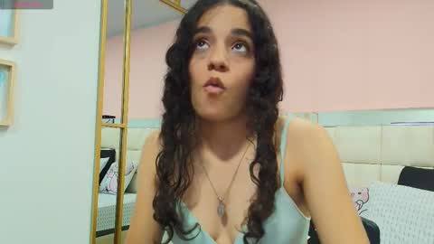 Anahi  online show from February 20, 7:03 pm