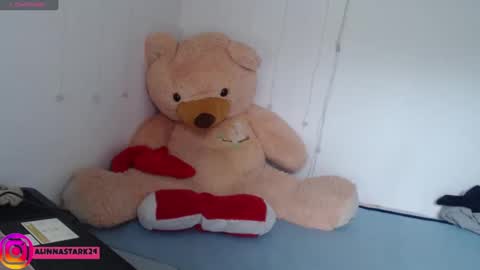 Anahi Browns online show from February 24, 7:41 pm