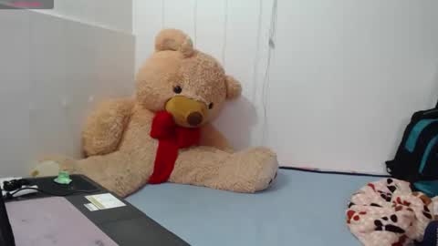 Anahi Browns online show from December 2, 4:46 pm