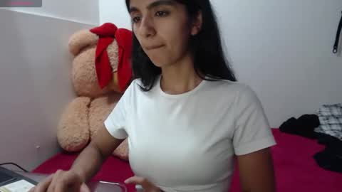 Snapshot of anahibrowns95 chatting on May 7, 9:53 pm Anahi Browns online show from May 7, 9:53 pm