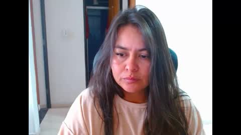 Snapshot of anaids_dam chatting on April 19, 1:54 pm anaids online show from April 19, 1:54 pm