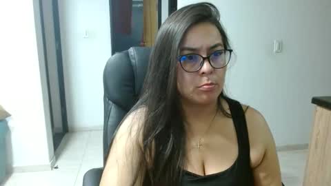 Snapshot of anaids_dam chatting on April 27, 4:43 am anaids online show from April 27, 4:43 am
