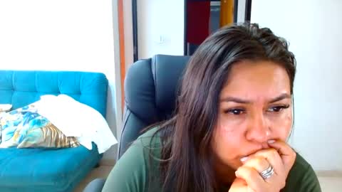 Snapshot of anaids_dam chatting on July 6, 7:27 pm anaids online show from July 6, 7:27 pm