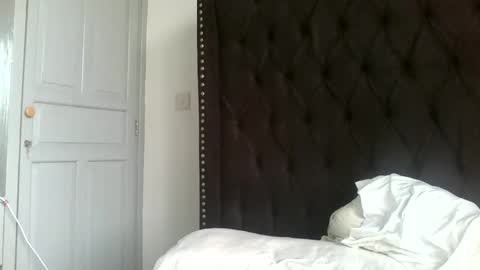 Snapshot of anais_123 chatting on January 9, 6:48 am anais_123 online show from January 9, 6:48 am