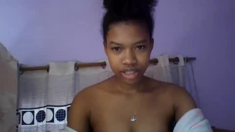 Snapshot of anaissa23 chatting on August 4, 7:00 am anaissa23 online show from August 4, 7:00 am