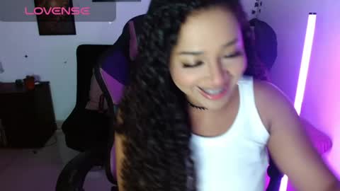 Snapshot of anakiss1 chatting on April 21, 1:42 am help me to get 100 thumps up online show from April 21, 1:42 am