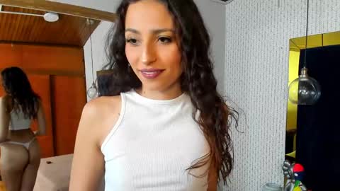 Snapshot of anamariahmd chatting on June 2, 8:22 pm anamariahmd online show from June 2, 8:22 pm