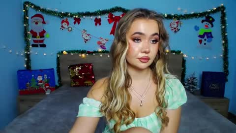 Snapshot of anastacyyellig chatting on December 31, 9:31 am anastacyyellig online show from December 31, 9:31 am