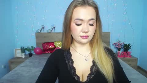 Snapshot of anastacyyellig chatting on January 23, 8:04 am anastacyyellig online show from January 23, 8:04 am