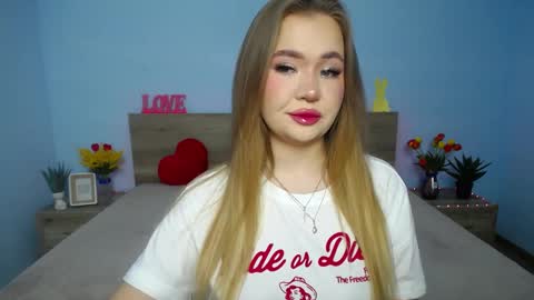 Snapshot of anastacyyellig chatting on March 10, 7:50 pm anastacyyellig online show from March 10, 7:50 pm