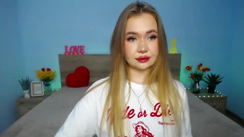 Snapshot of anastacyyellig chatting on March 11, 2:21 am anastacyyellig online show from March 11, 2:21 am