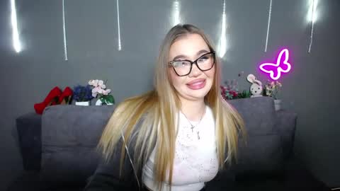 Snapshot of anastacyyellig chatting on April 17, 8:45 pm anastacyyellig online show from April 17, 8:45 pm