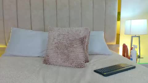 Mia online show from March 7, 12:24 pm