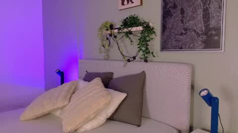 Kendra  online show from April 9, 10:09 am