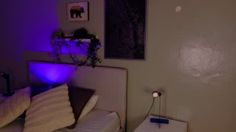 Kendra  online show from April 11, 10:08 am