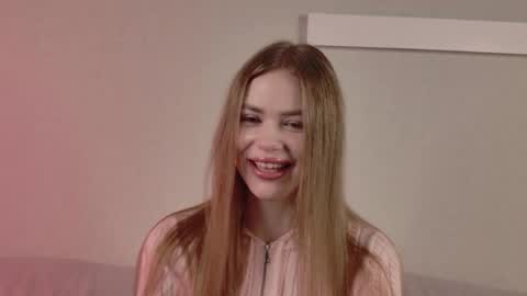 anayalowe online show from June 3, 10:29 am