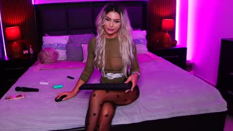 Snapshot of anaysobsessionxo chatting on June 12, 1:26 am anaysobsessionxo online show from June 12, 1:26 am