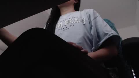 Snapshot of anddrea_ chatting on January 15, 11:10 am online show from January 15, 11:10 am