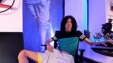 anddy_hugecock online show from June 2, 1:46 pm