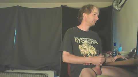 Snapshot of andi1010 chatting on May 10, 4:06 am andi101 online show from May 10, 4:06 am