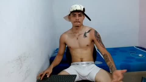 Snapshot of andr_093 chatting on June 15, 12:40 pm andr_093 online show from June 15, 12:40 pm
