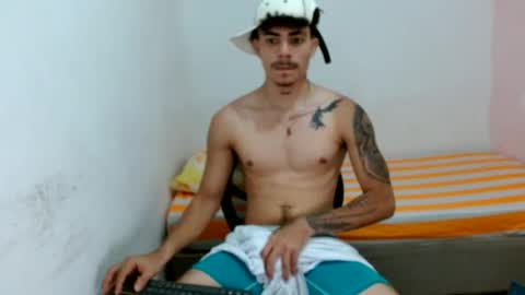 Snapshot of andr_093 chatting on June 23, 9:29 am andr_093 online show from June 23, 9:29 am