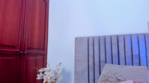 Snapshot of andracyruss chatting on December 16, 2:49 pm Andra Cyrus online show from December 16, 2:49 pm