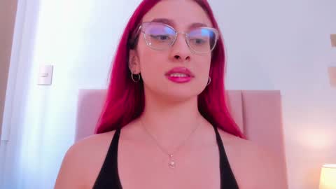 Snapshot of andracyruss chatting on December 28, 3:04 pm Andra Cyrus online show from December 28, 3:04 pm