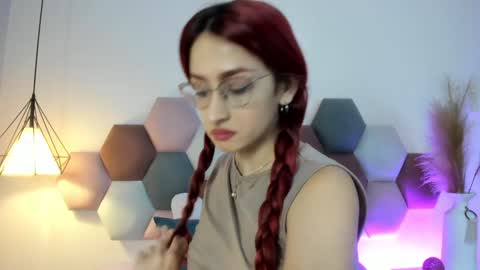 Snapshot of andracyruss chatting on January 2, 2:13 pm Andra Cyrus online show from January 2, 2:13 pm