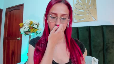 Snapshot of andracyruss chatting on January 27, 5:37 pm Andra Cyrus online show from January 27, 5:37 pm