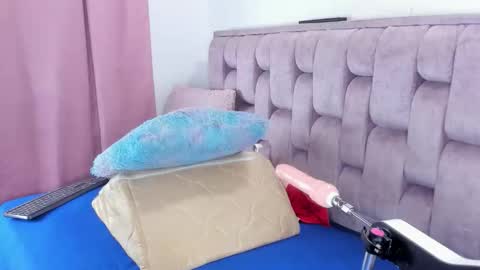 Snapshot of andrea_bigtits69 chatting on April 2, 11:46 pm Andrea bigtits69 online show from April 2, 11:46 pm