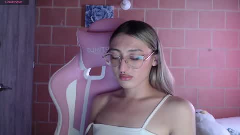 Snapshot of andrea_camila chatting on September 10, 5:46 pm Andrea  online show from September 10, 5:46 pm